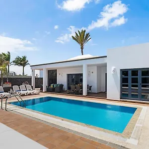 Mamma Mia Pool Heat Private & Jacuzzi Playa Blanca (Lanzarote)